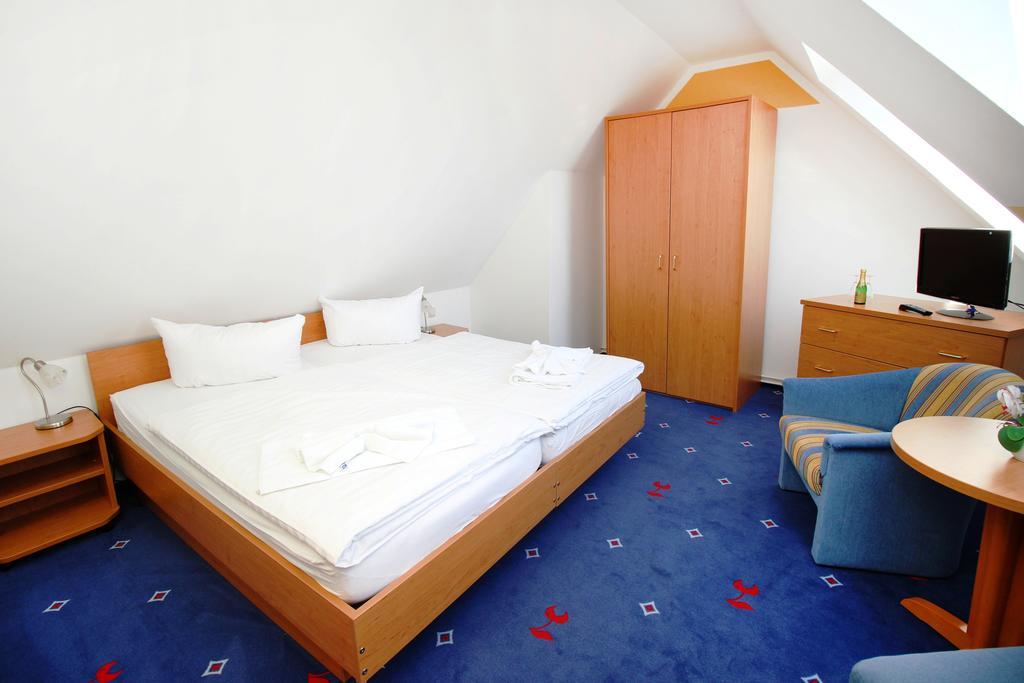 Hotel Pension Kirschstein Wolgast Exterior photo